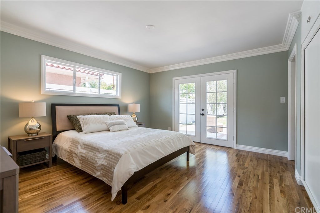 1915 N Baker St