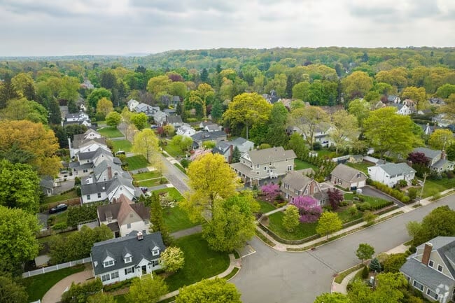 Why Choose a Local Ho-Ho-Kus Realtor Who Truly Knows the Community?