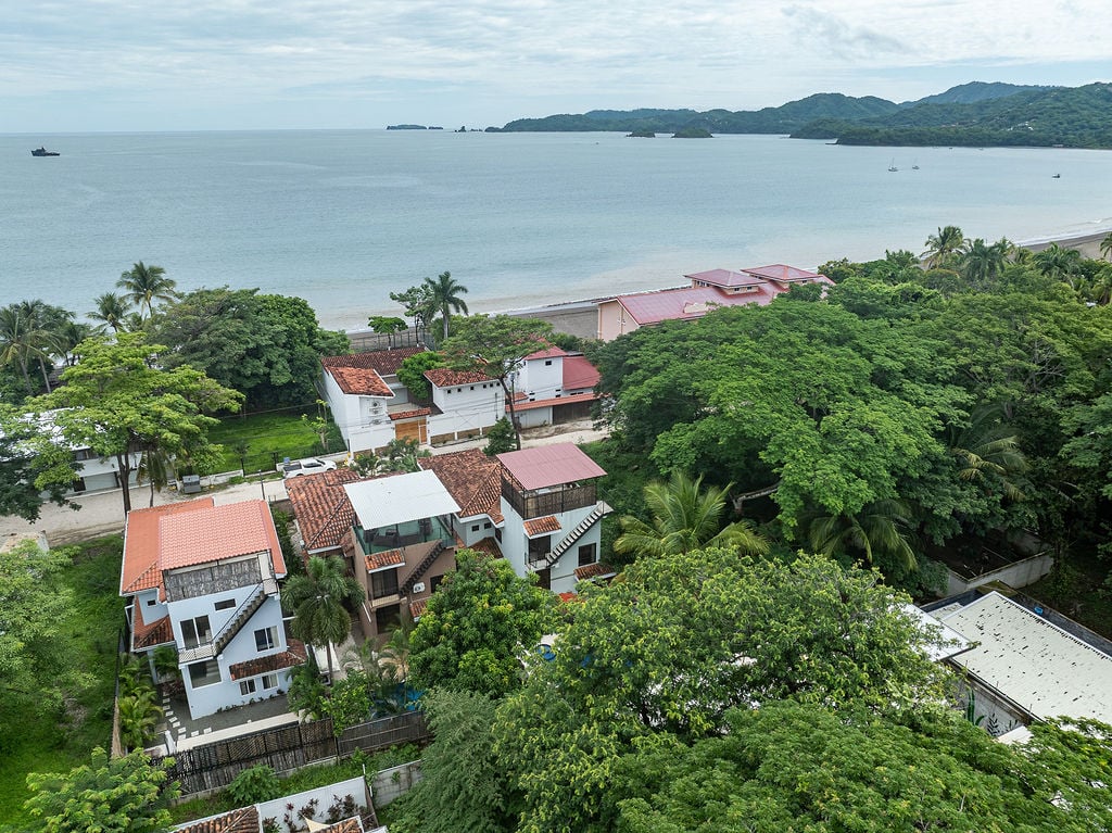 Casa Reye | Stunning 3-Bedroom Beach Home with Rooftop Ocean Views and Private Pool in Surfside, Playa Potrero