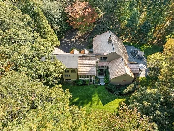24 Trailside Rd