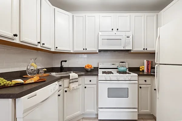 344 De Graw Street #2D