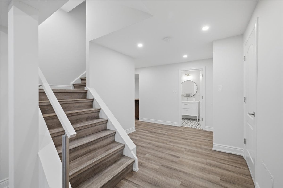 Rare Court Location on Oakville Golf Course