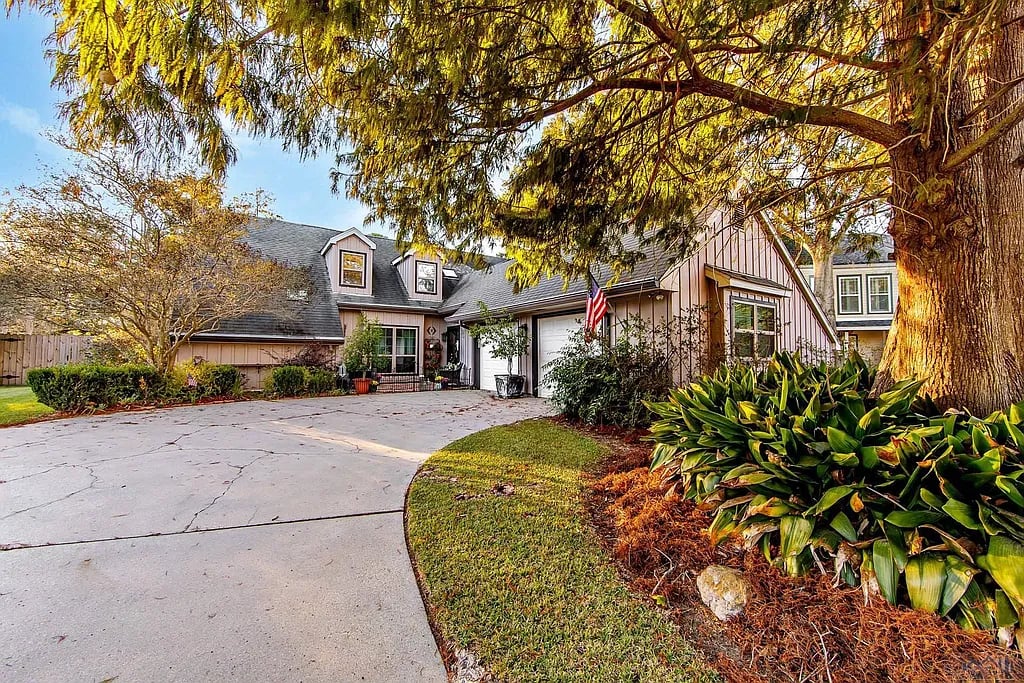 9 Clairmont Ln
