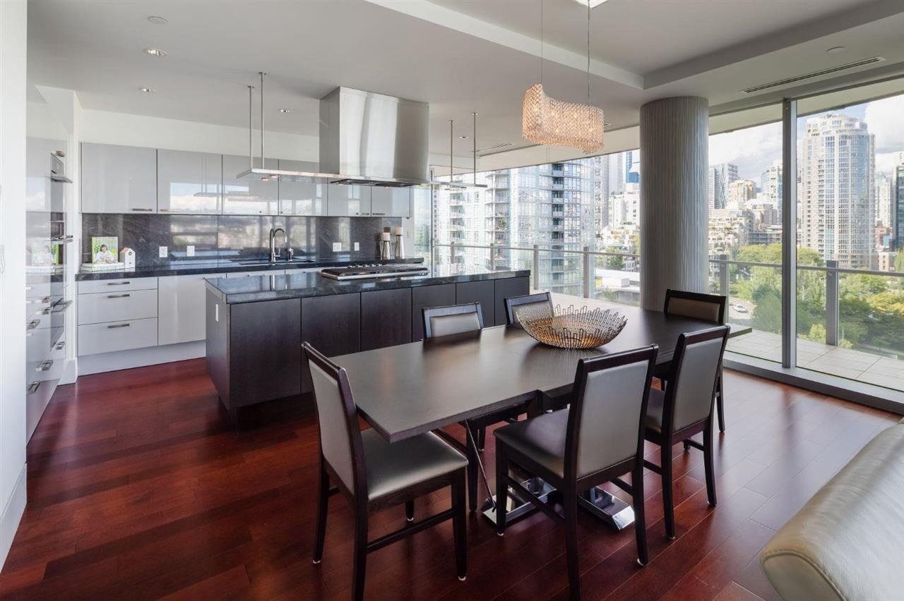 1560 Homer Mews, #1102