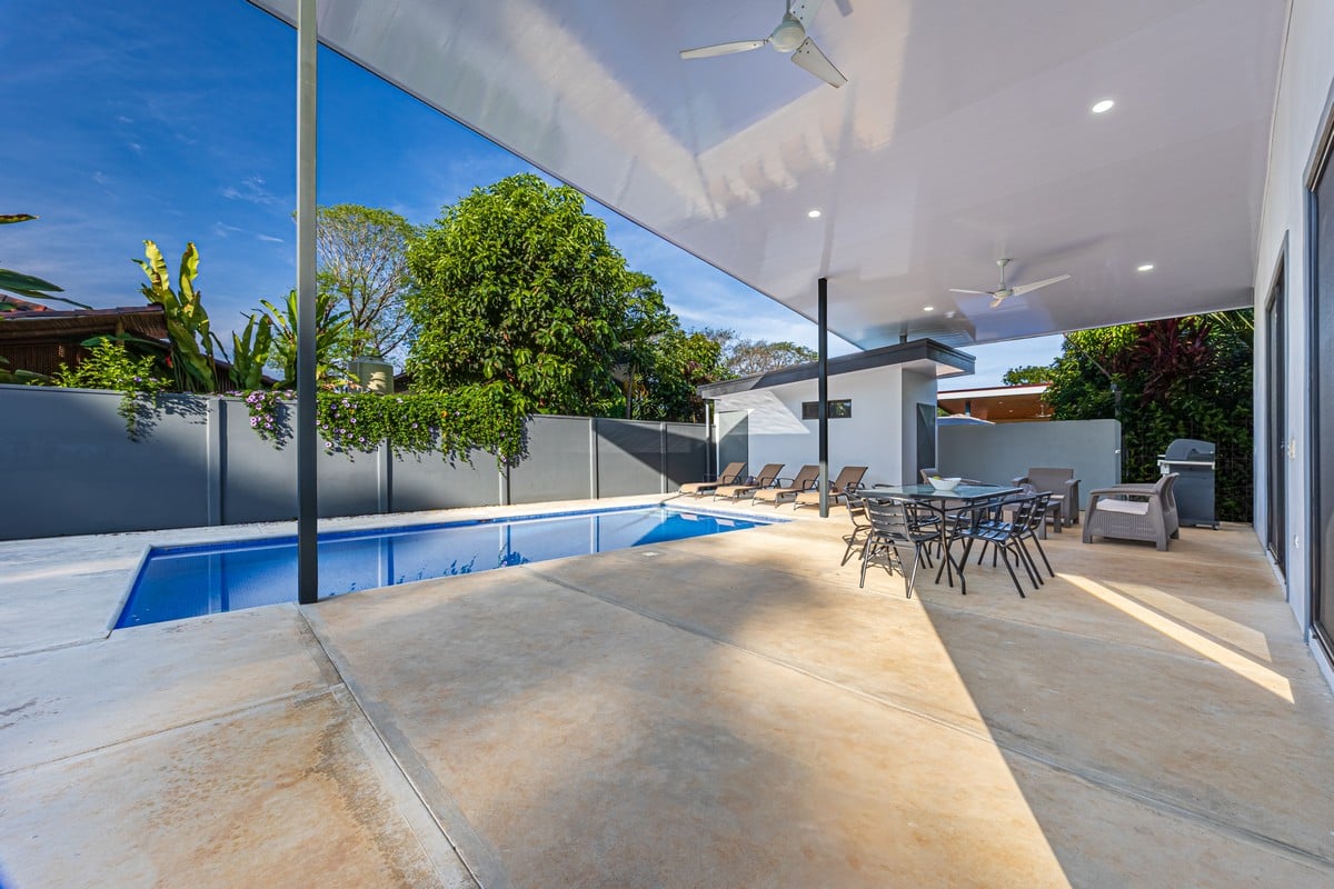 0.12 ACRES – 3 Bedrooms Newly Built Modern Home, With Pool & Privacy, Only 4min to the Beach!!!