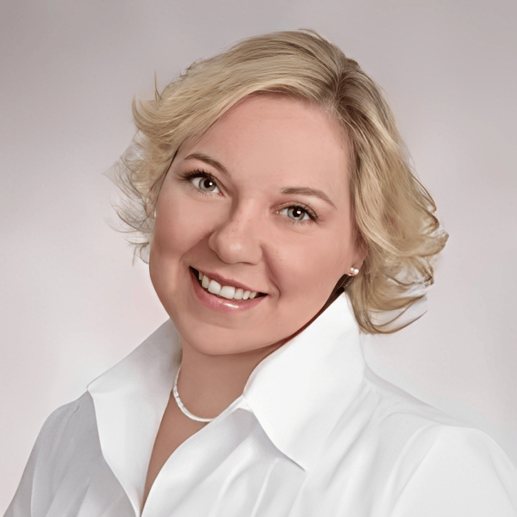 Becky Selig Baton Rouge, LA Real Estate Agent Headshot