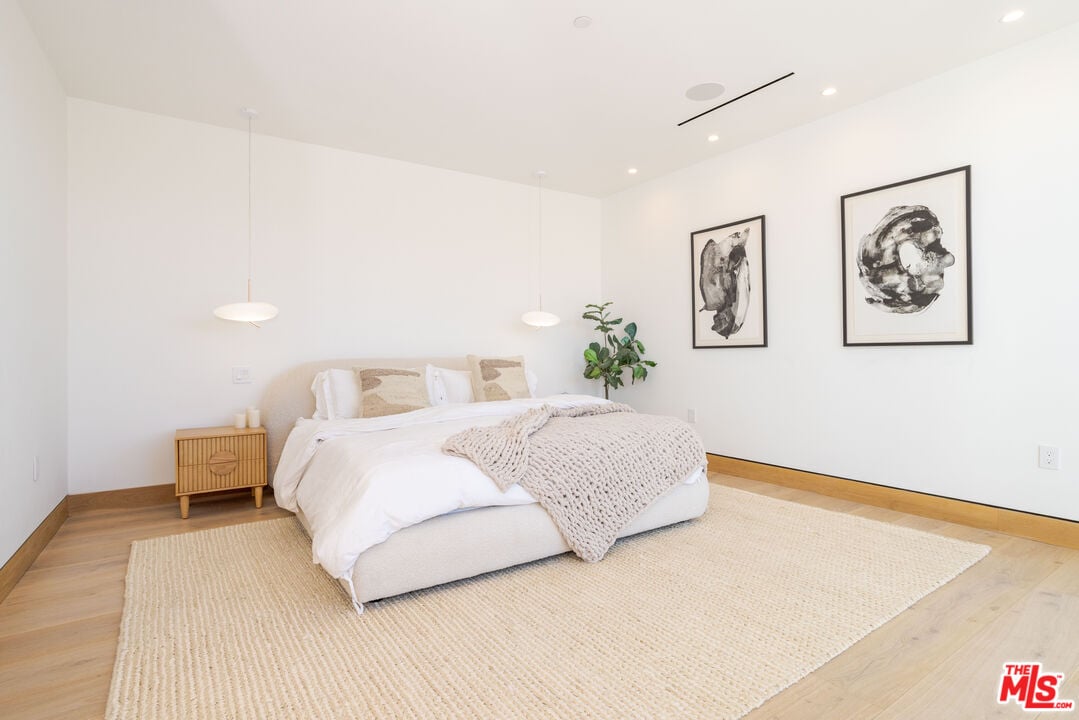 Mulholland Hwy, 90265