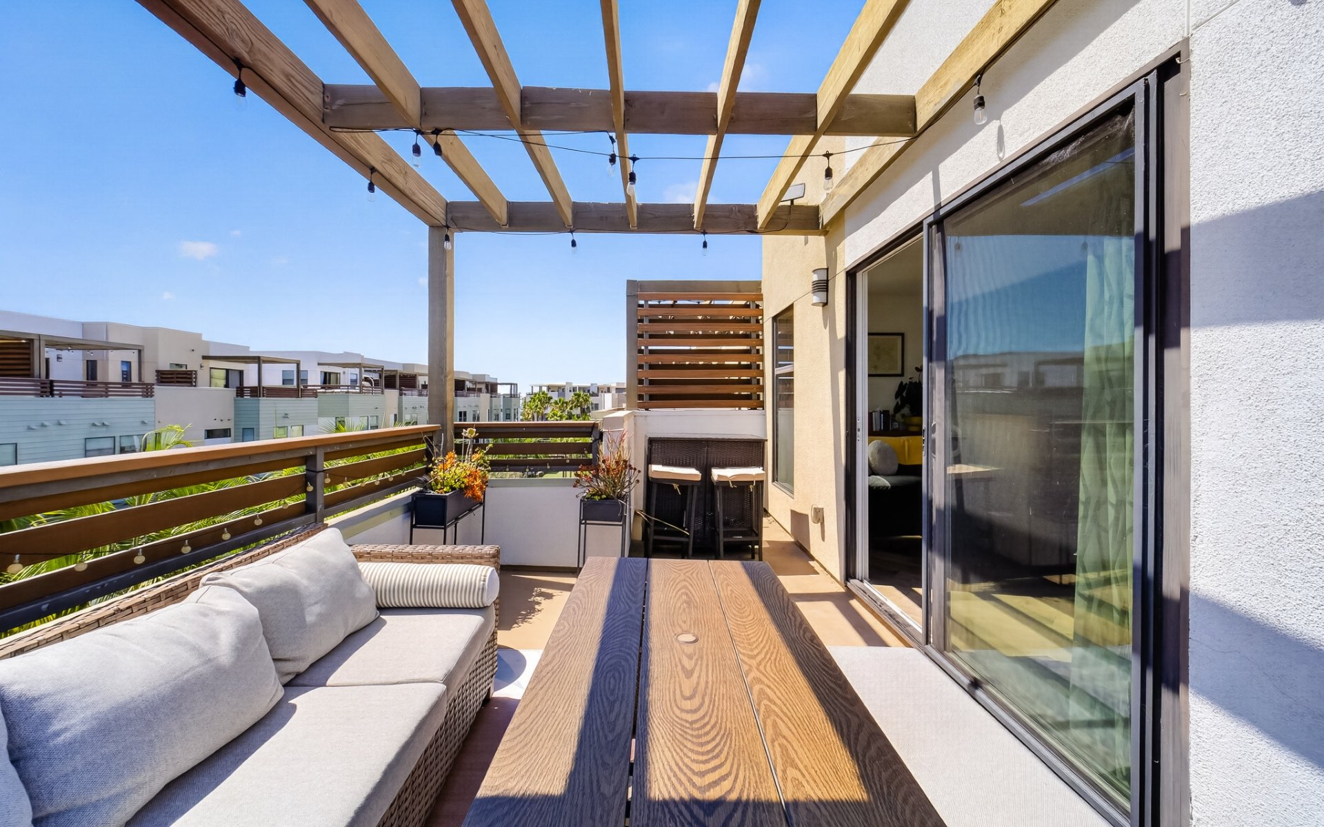 1687 Grand View