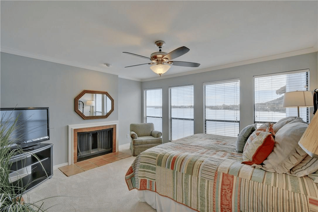 411 North Horseshoe Blvd