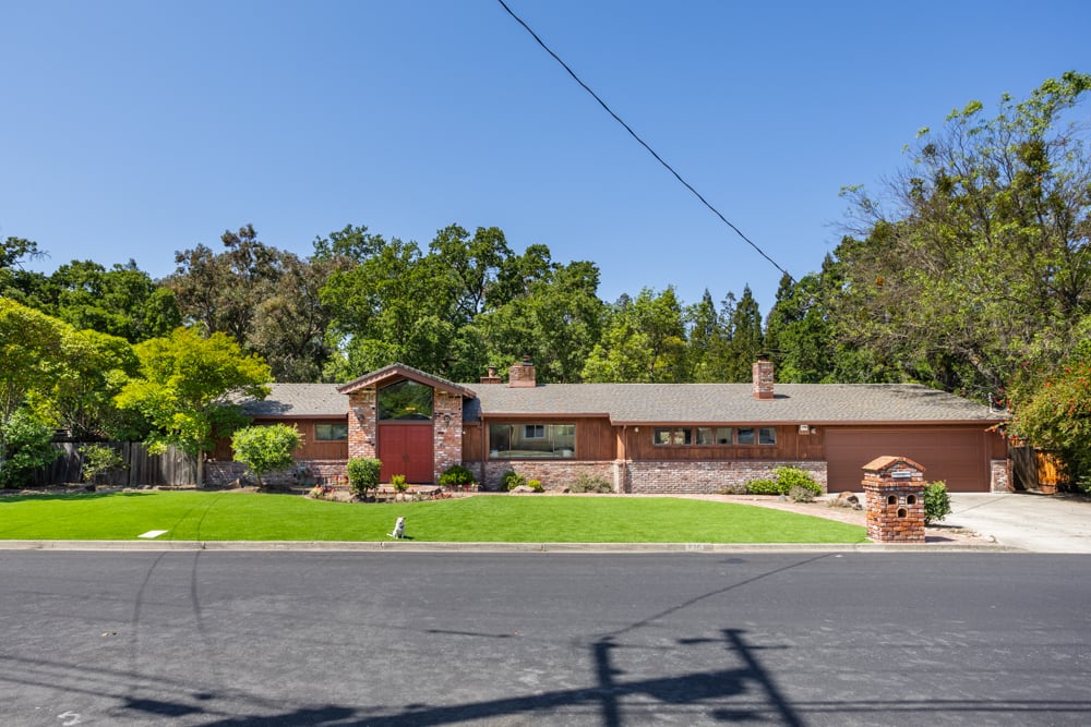 216 Castle Glen Rd