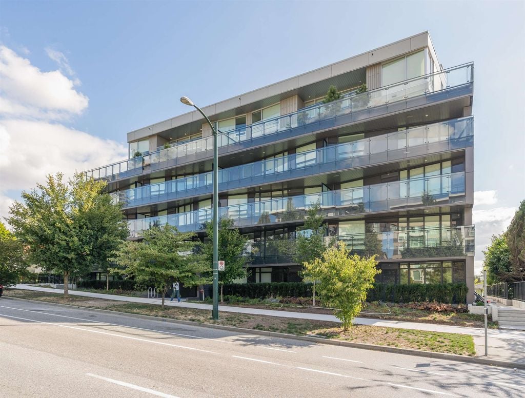 7638 Cambie St, #403