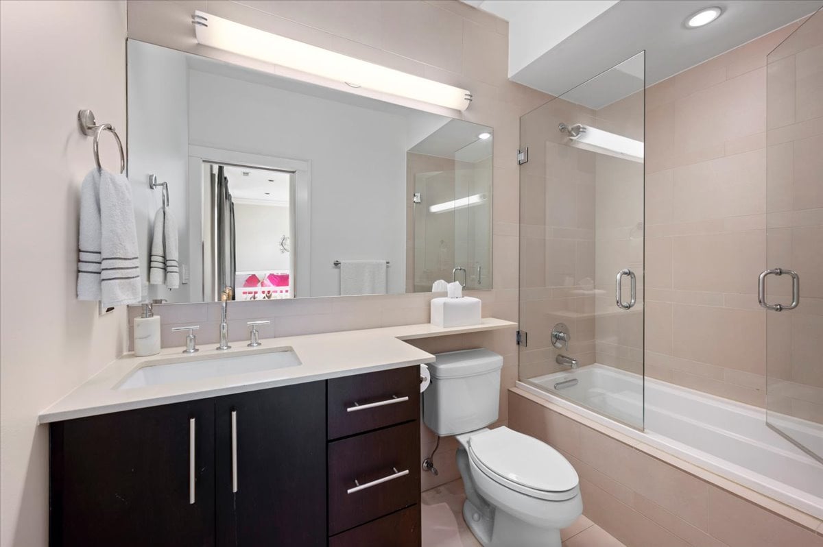 1821 N Larrabee Unit 2