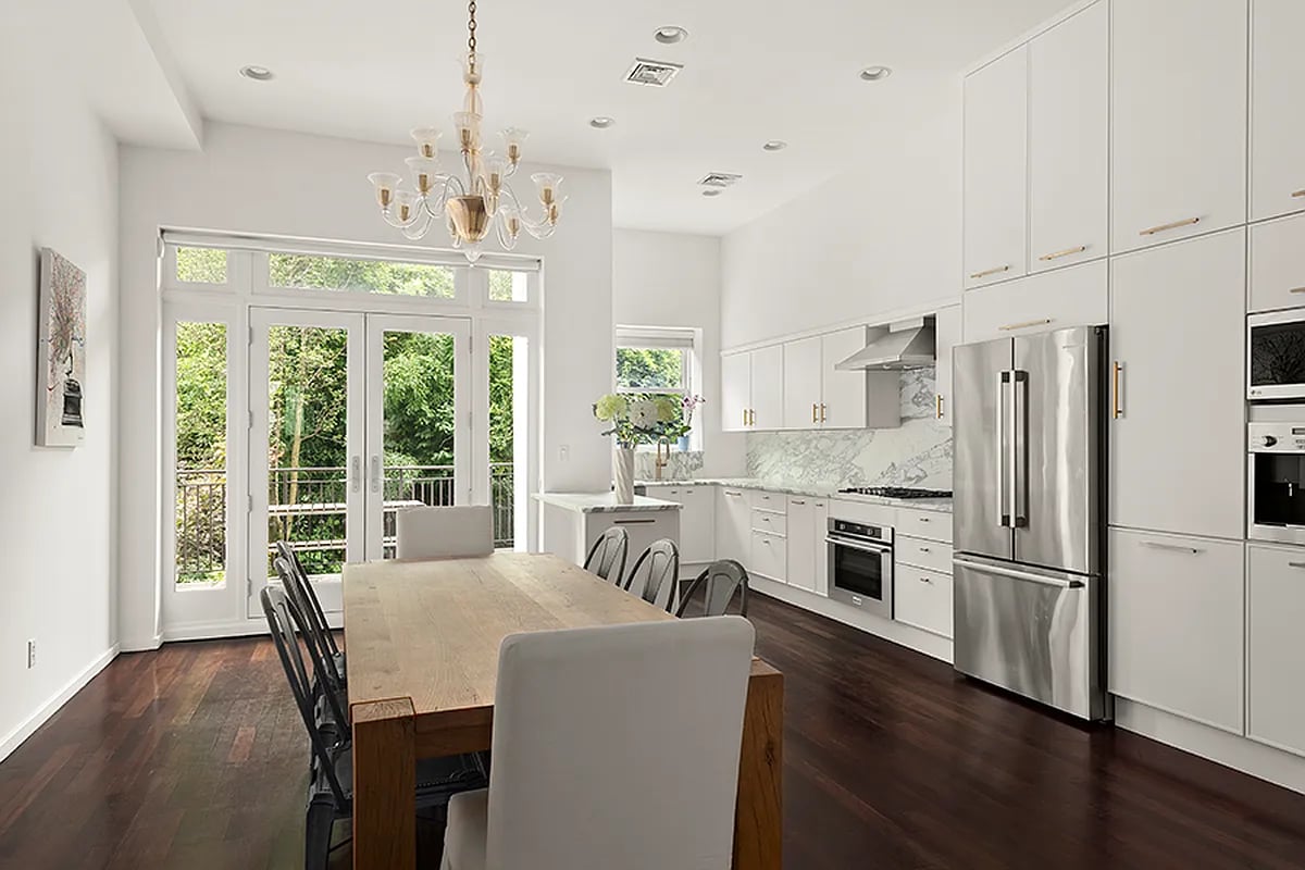 582 Pacific St Unit: A