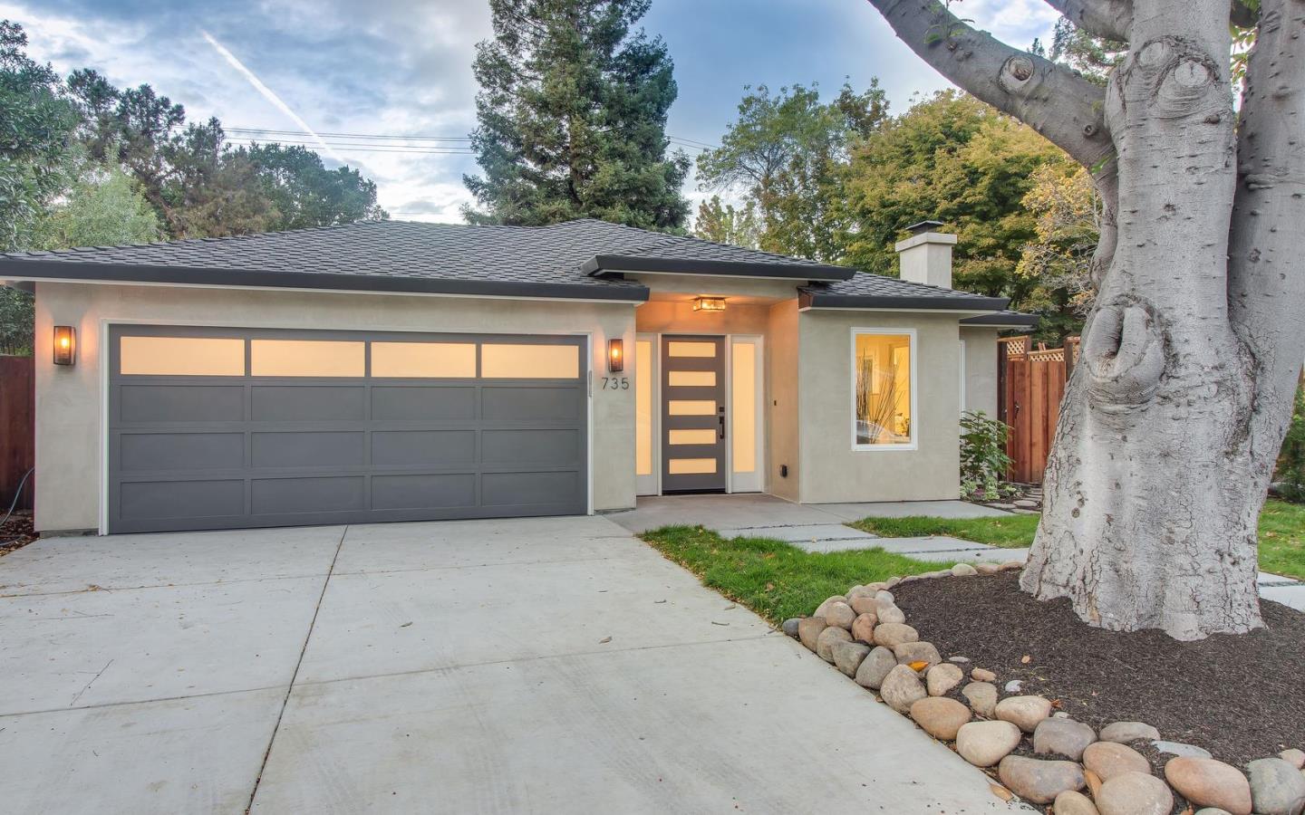 735 Coastland Dr