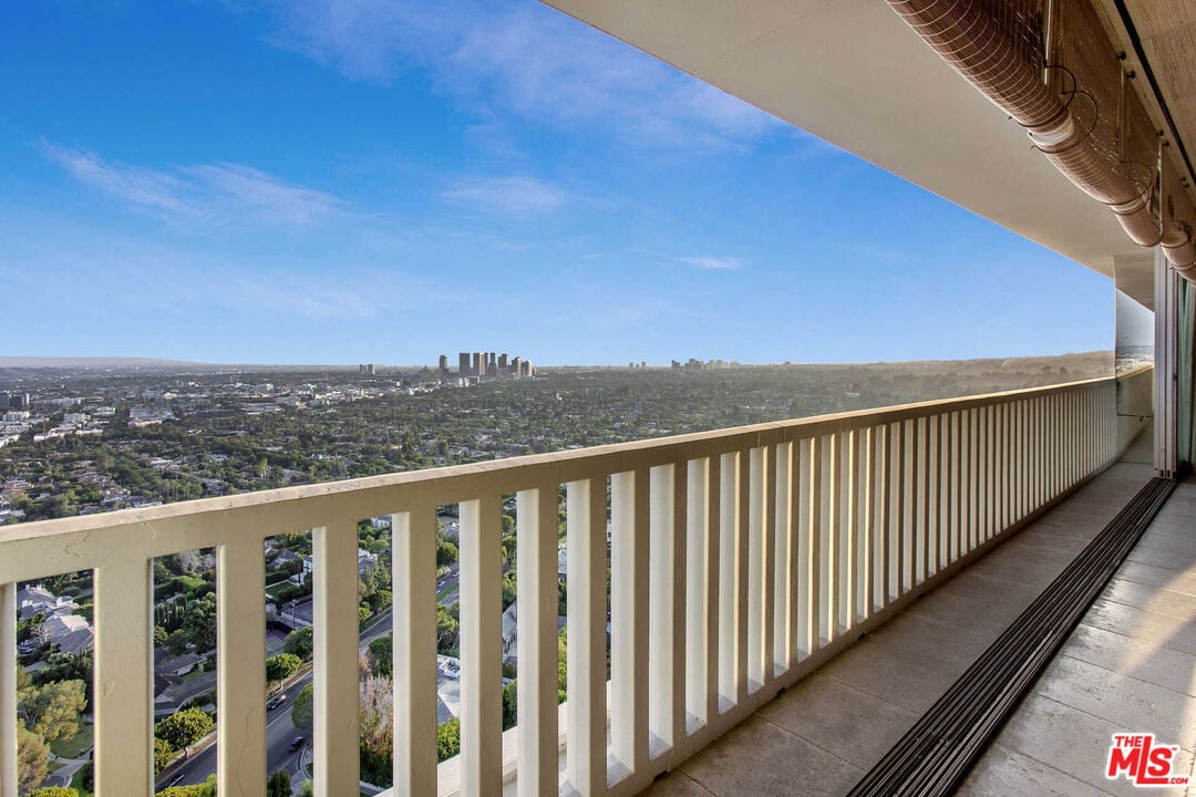 9255 Doheny Rd, #2604