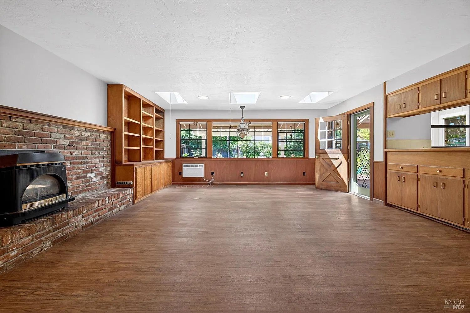 2453 Delevan Way
