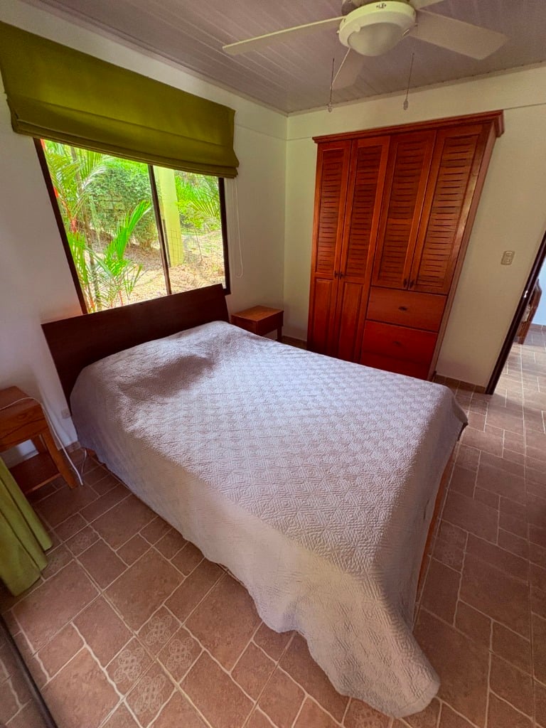 Move in ready 2 bedroom / 2 bathroom home with window ocean view and pool in Ojochal.