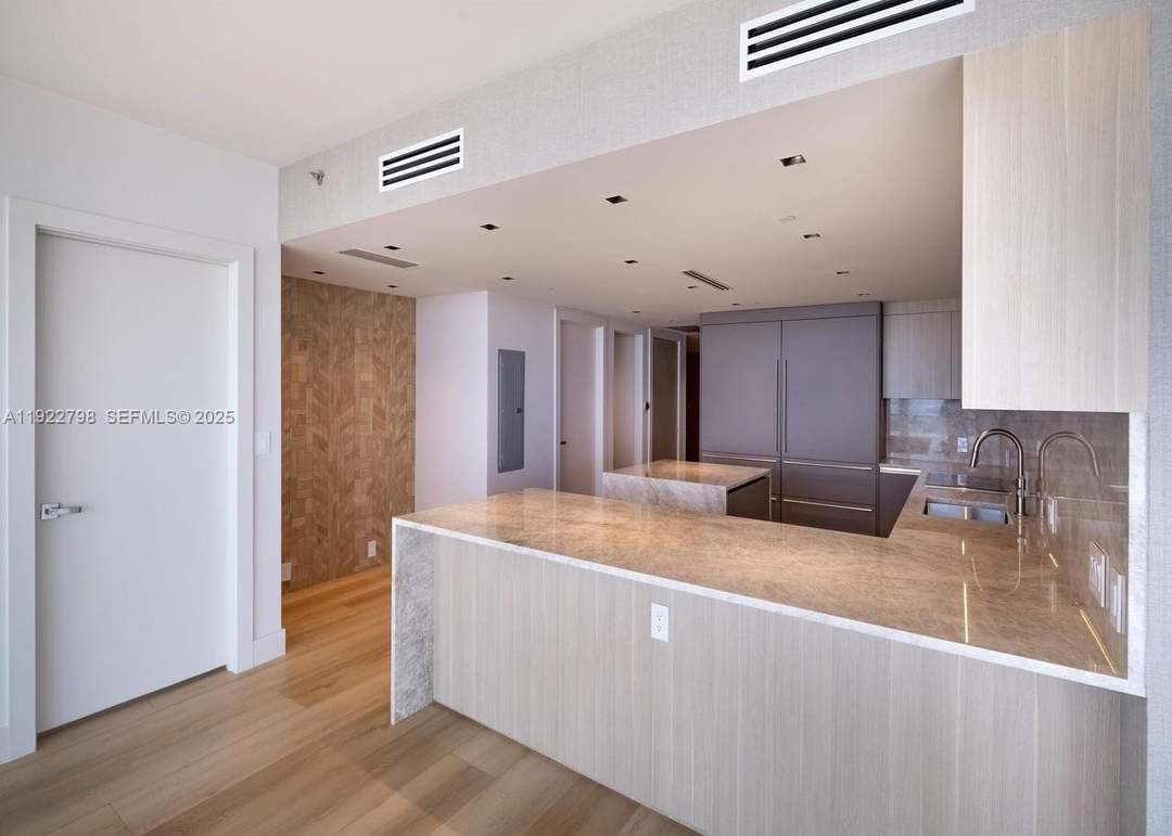 465 Brickell Ave #5701