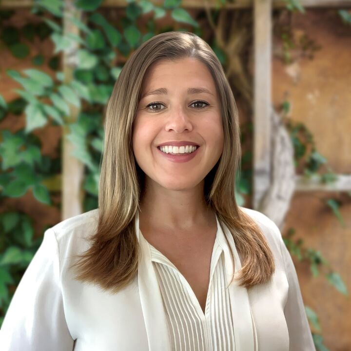 Jessie Gillet Oak Harbor, WA Real Estate Agent Headshot 