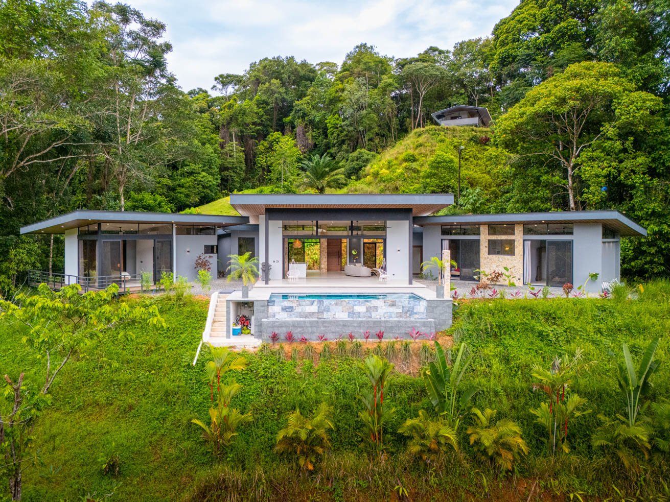 Ojochal Modern Jungle Home with Infinity Pool & Mountain Views