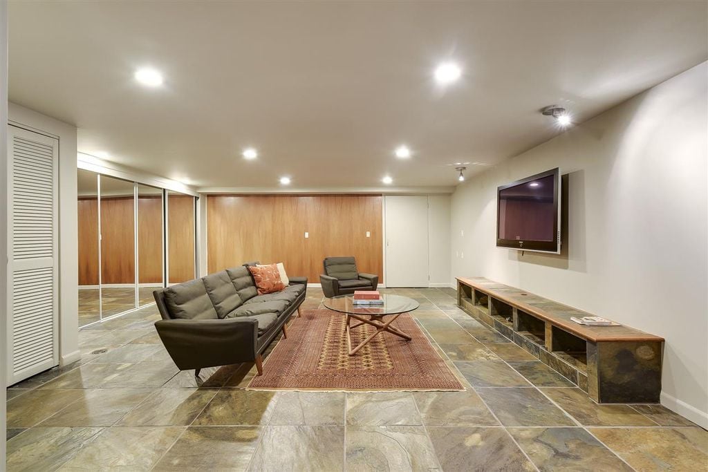 1000 English Bluff Rd