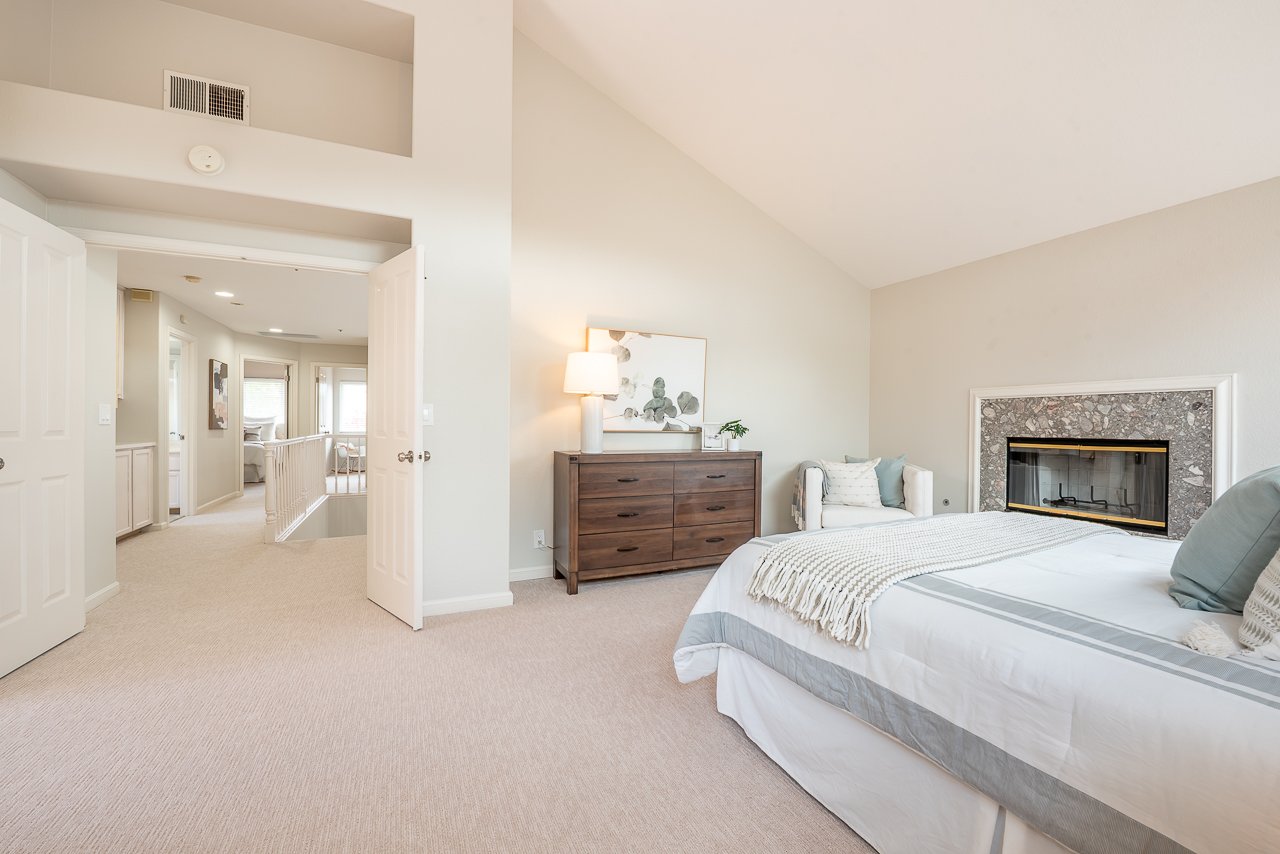 Meridien Court - Gated Community!