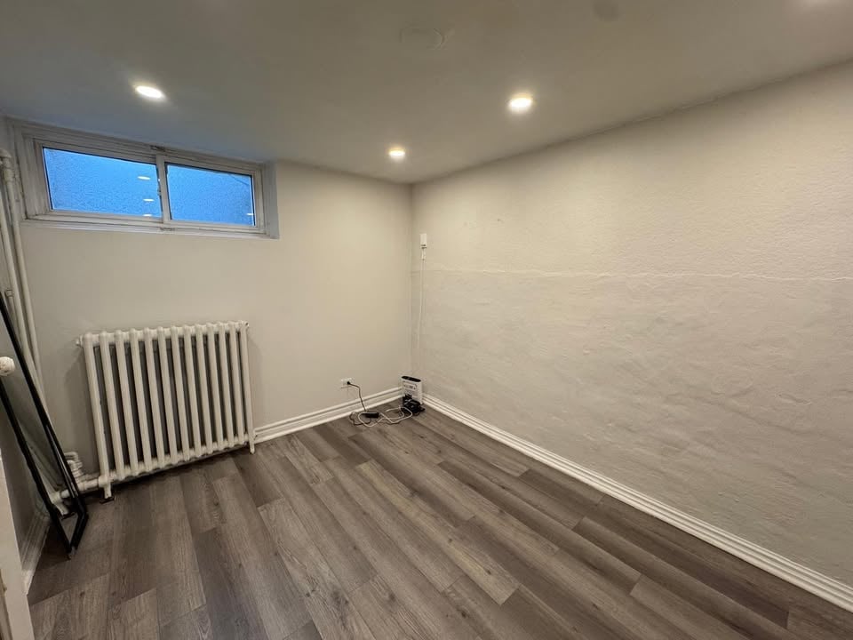 926 Avenue Road Lower