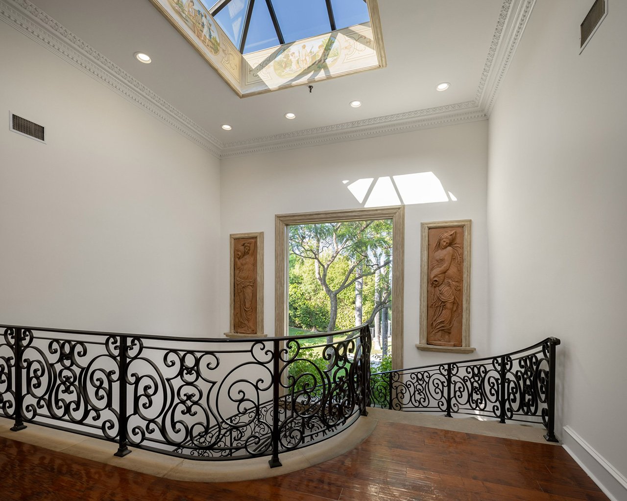 3364 Clerendon Rd, Beverly Hills