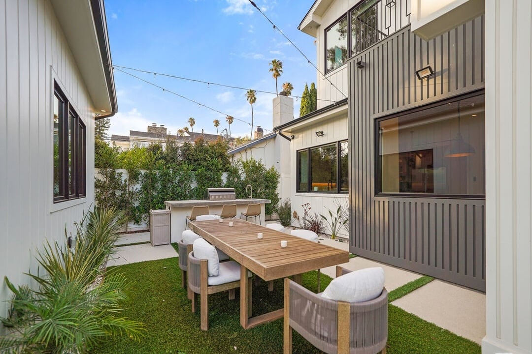 Fairmont Reserve, S Bundy Dr, 90049