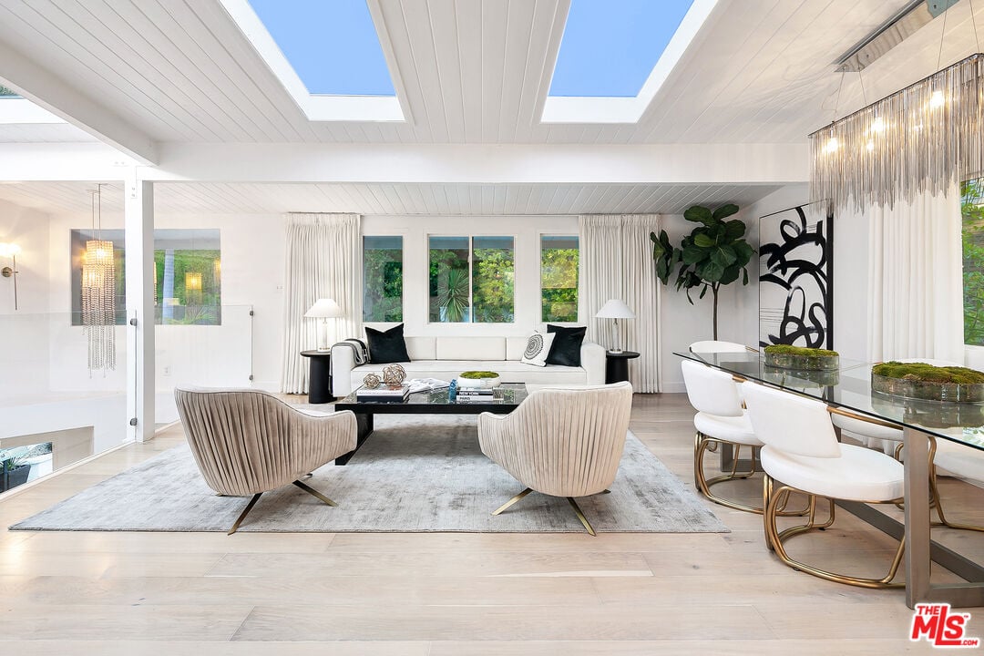 Halo Manor, Braeridge Dr, 90210