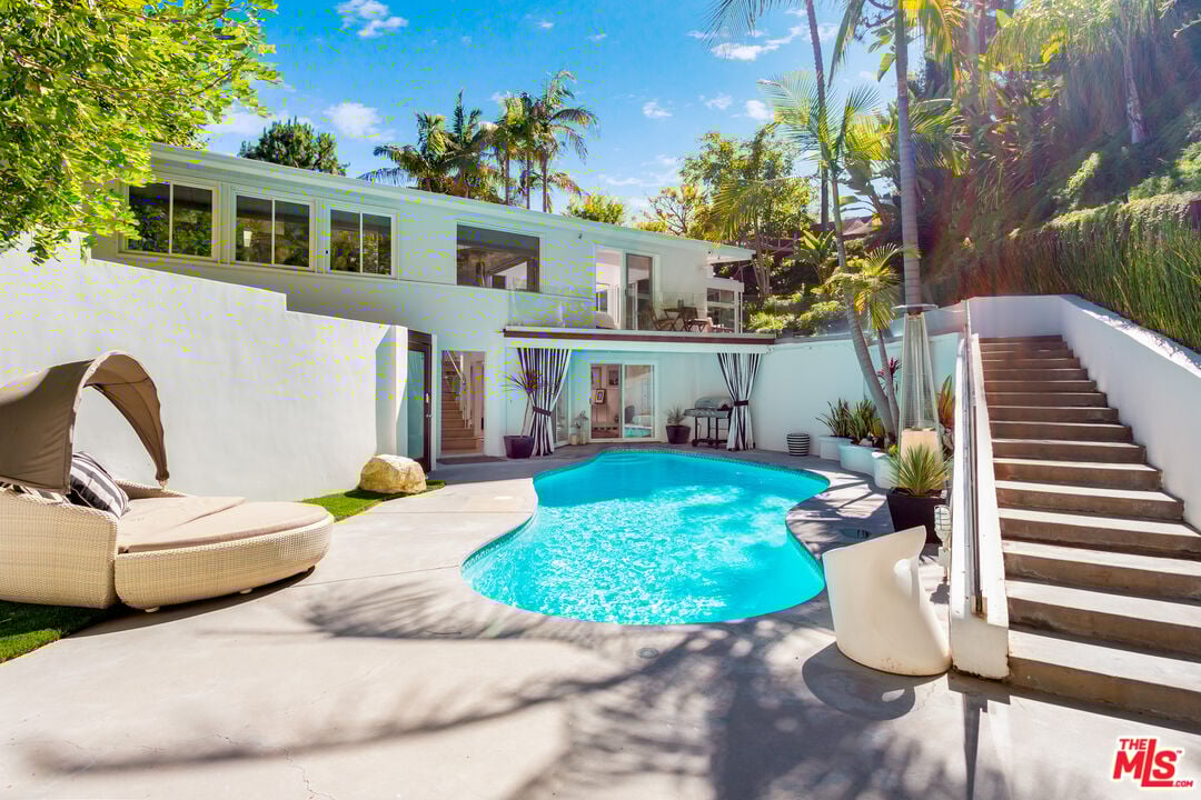 Halo Manor, Braeridge Dr, 90210