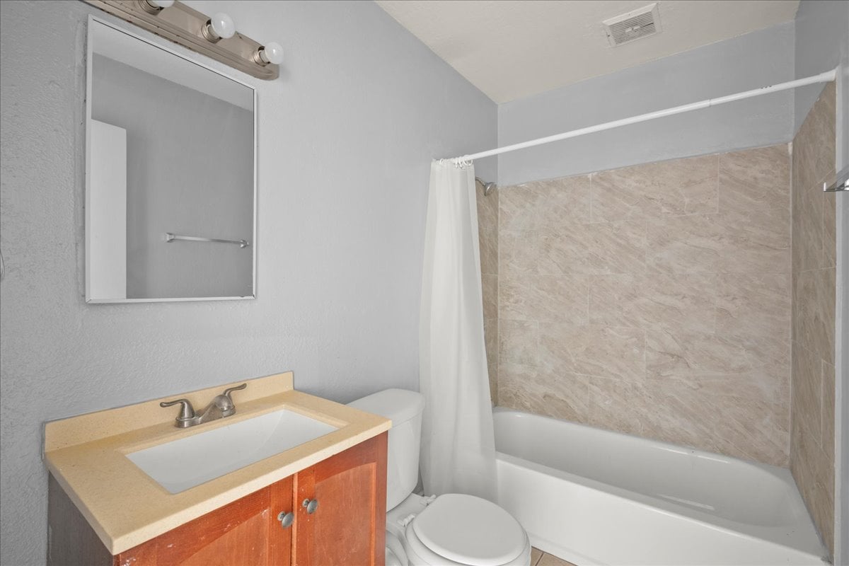 7123 Holly St, Oakland, CA 94621