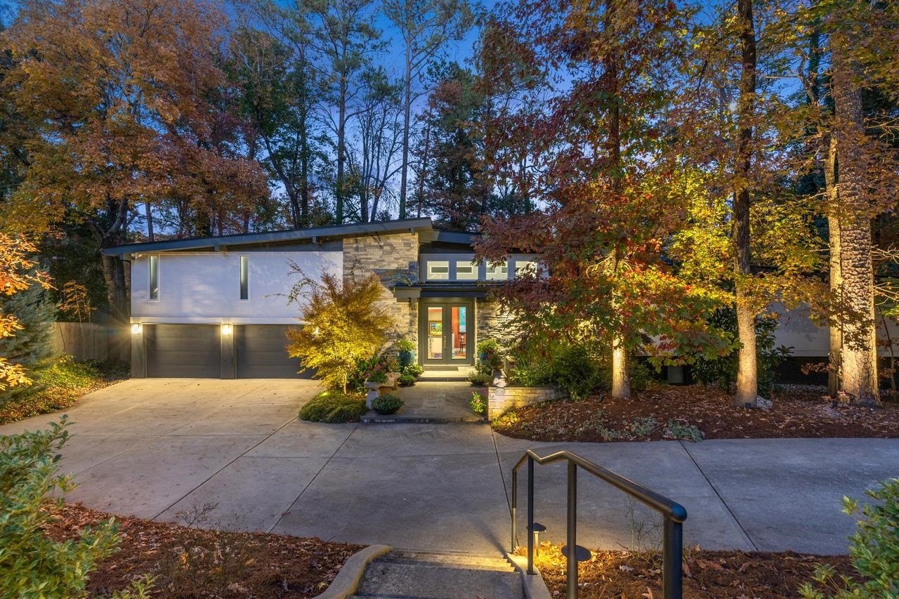 8227 Hillside Dr