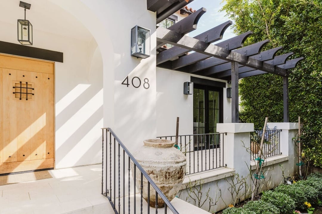 Solaris Pavilion, Westbourne Dr, 90048