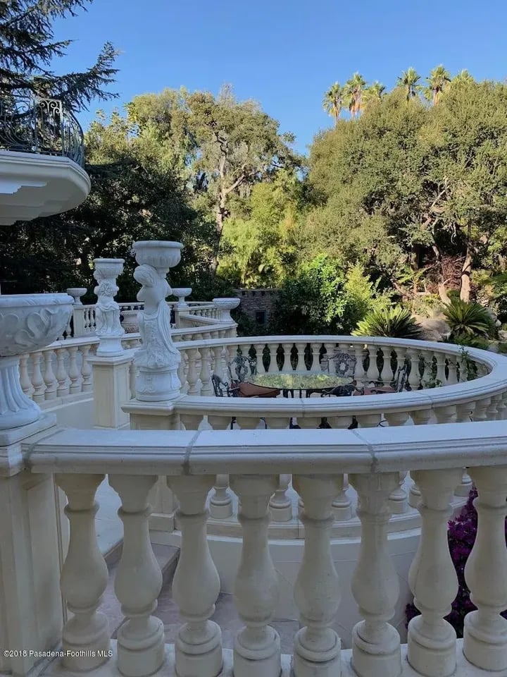 4158 Commonwealth Ave