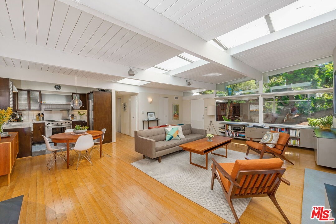 7979 Willow Glen Rd