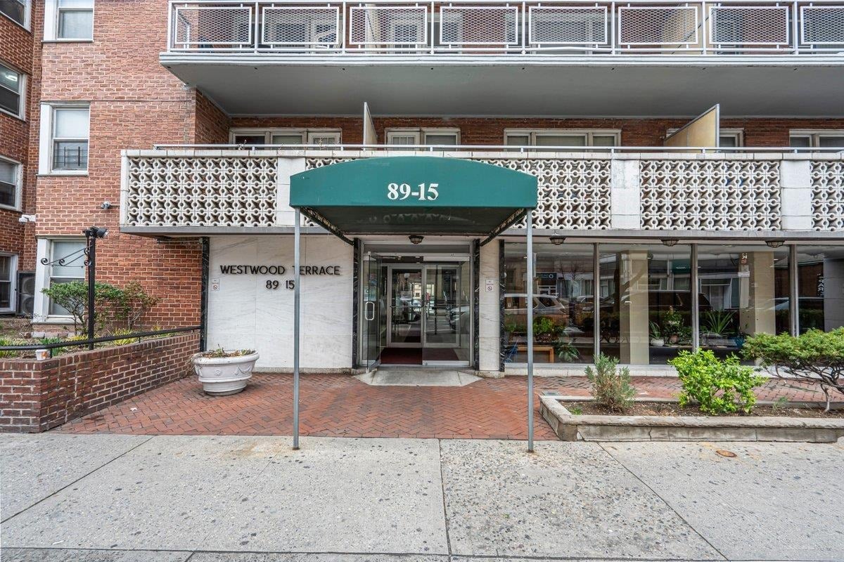 89-15 Parsons Boulevard #3J