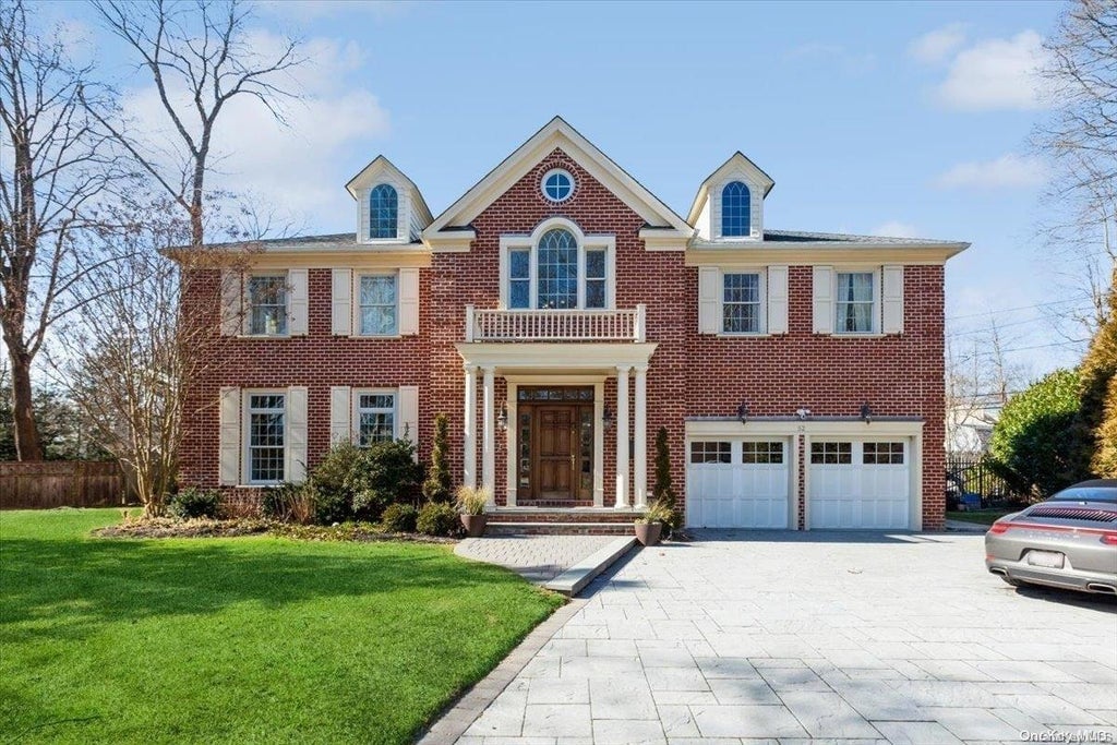 52 Sycamore Dr
