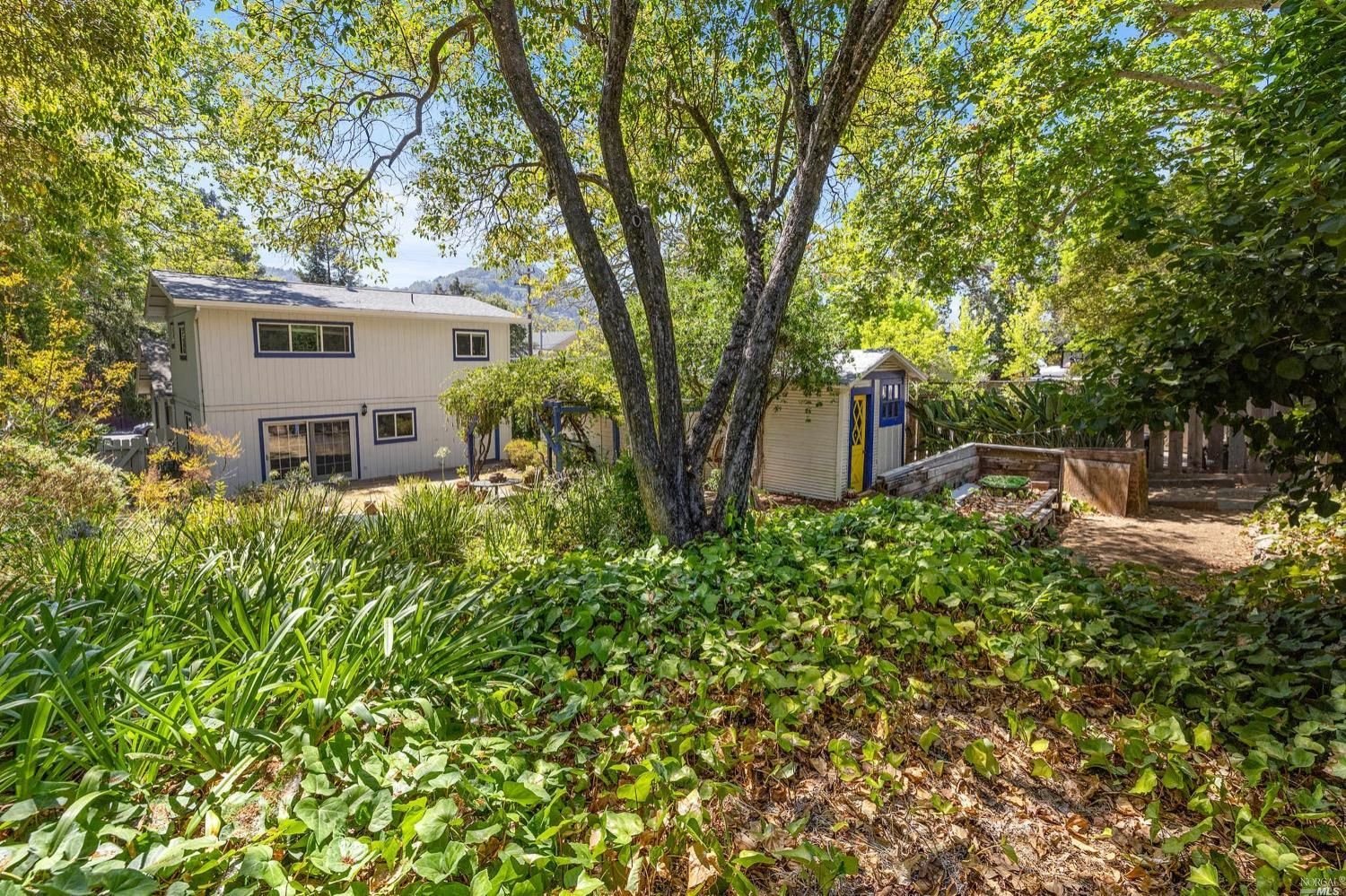 1132 Sir Francis Drake Blvd