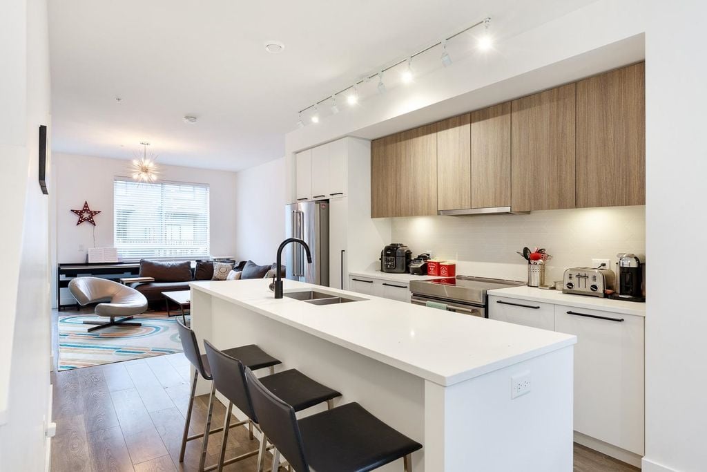 1361 Peakside Pl