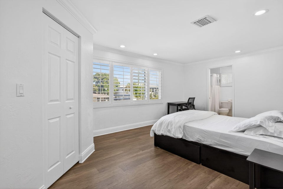 736 NE 34th Court, Oakland Park