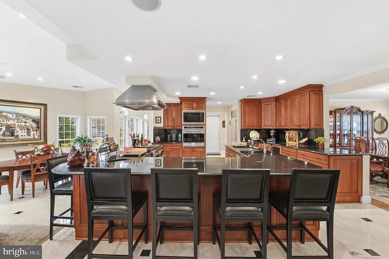 304 Chesapeake Dr