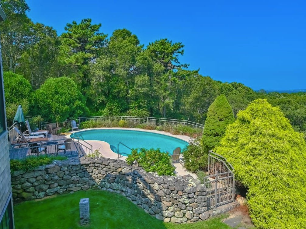 645 Lamberts Cove Rd