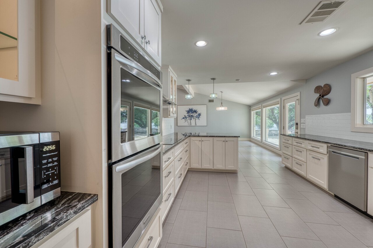 1704 Bluebonnet Lane