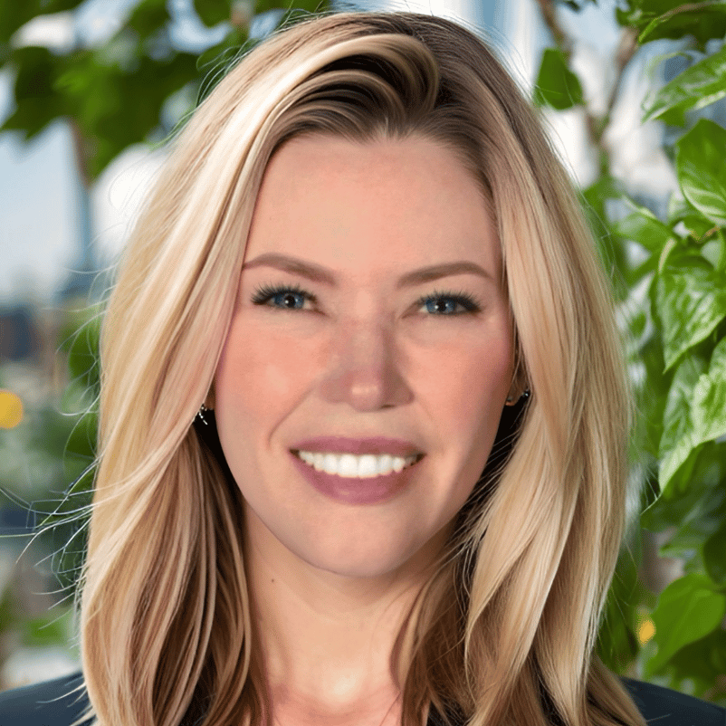 Erin Holewinski Pismo Beach, CA Real Estate Agent Headshot
