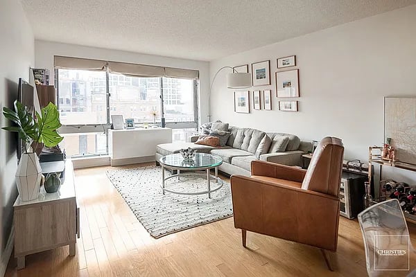 555 West 23rd Street Unit: S8G