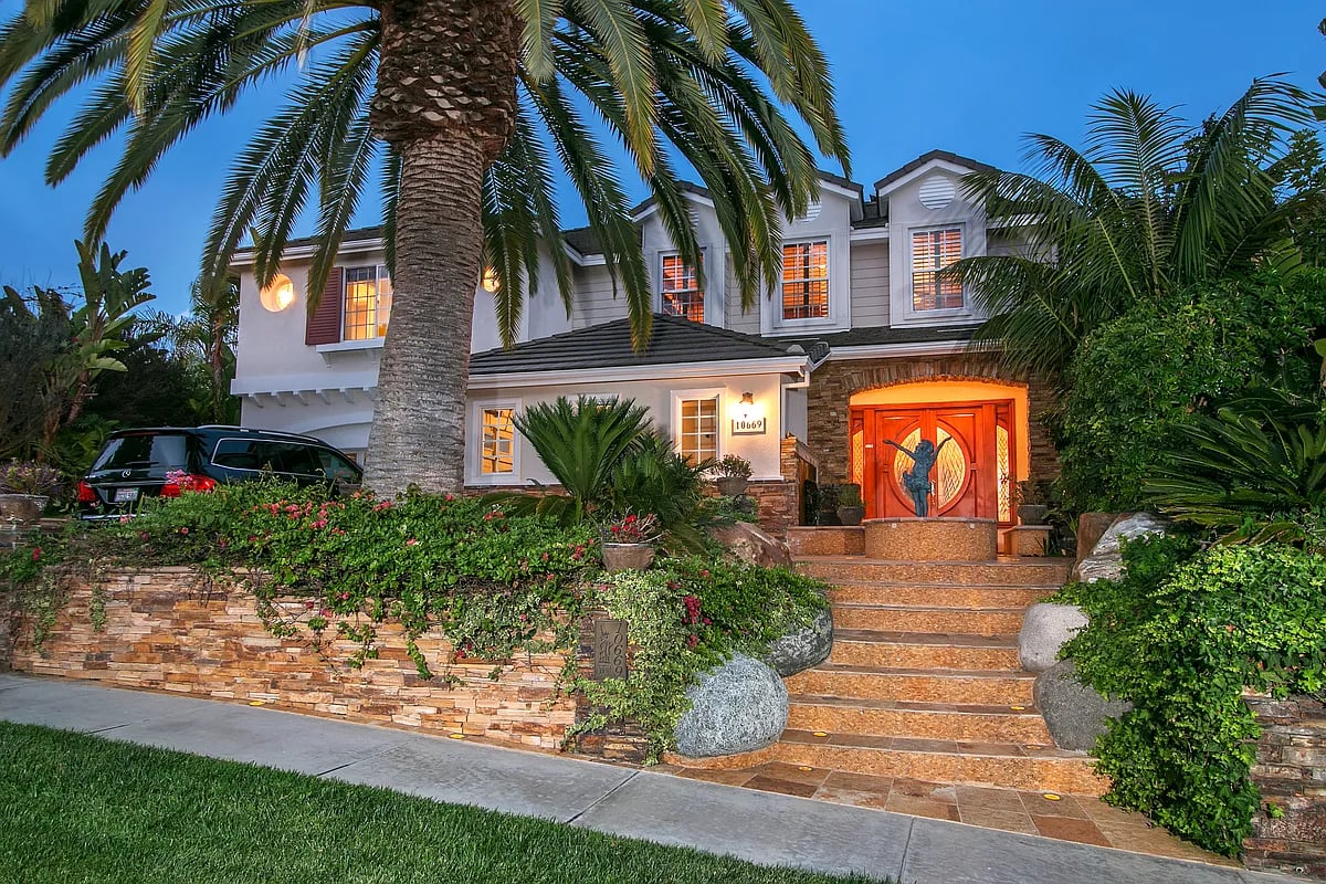 10669 Amberglades Ln