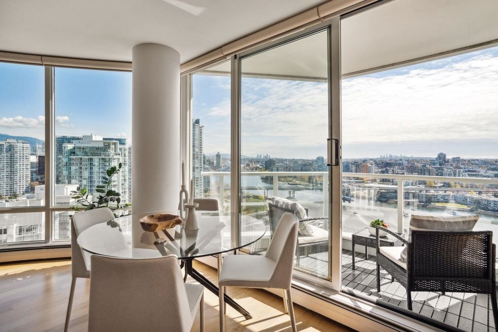 1201 Marinaside Cres, #2505