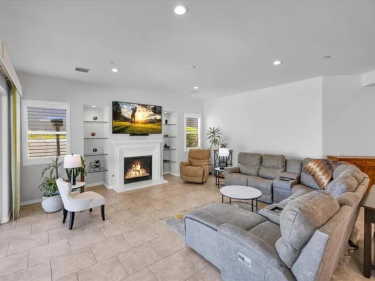 28541 W Natoma Dr