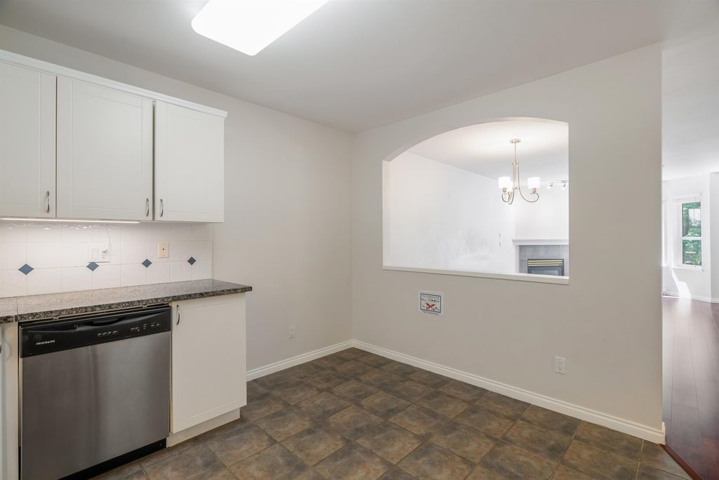 121 Shoreline Cir, #408